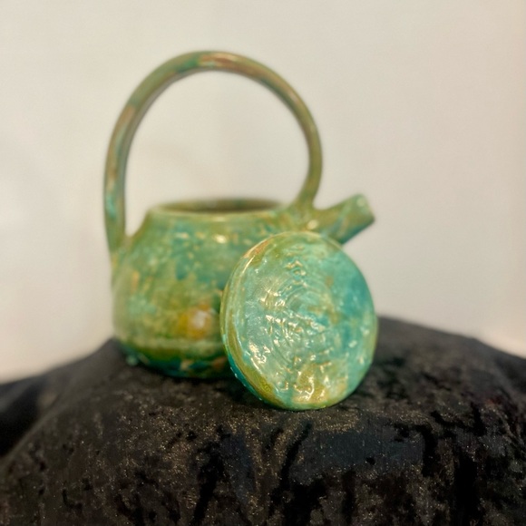 Vintage studio pottery teapot .The teapot is a saggar-fired vessel! - Picture 6 of 13